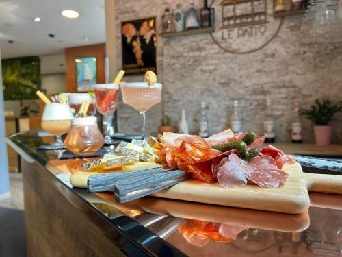 Bar/ Salón, Hôtel Le Patio in Vichy