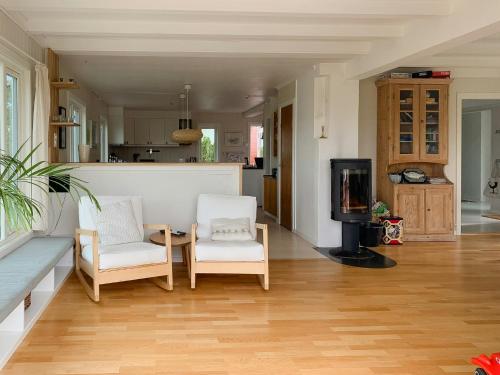 Viesnīcas āriene, Idyllic Cabin With Sea View On Peaceful Island in Gjeving