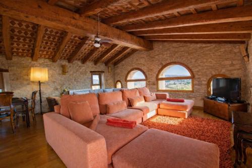 Közös társalgó / TV, Catalunya Casas Captivating Villa in the Vineyard close to Sitges in L'Esplai del Penedès