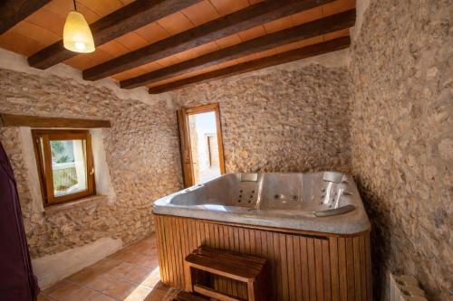 Fürdőszoba, Catalunya Casas Captivating Villa in the Vineyard close to Sitges in L'Esplai del Penedès