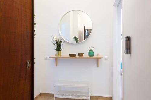Renovated and Contemporary Apartment Near Paseo de Gracia - image 2