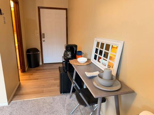 Private Suite near NDSU and Fargodome - image 8