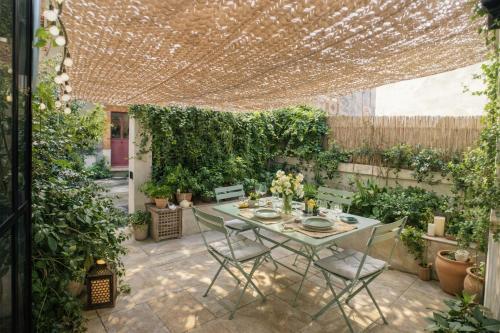 Jolie maison avec cour, centre-ville d'Arles
