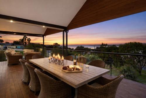 Waterfront Retreat Estuary Views & Balcony – khách sạn tại Dawesville