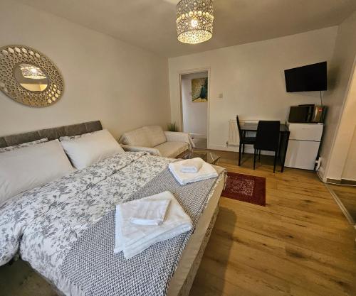 Lovely studio flat, Reading