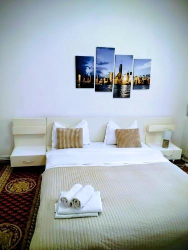 The flat of sillence Piata Romana, Bucharest