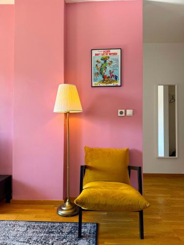 Riverside Modern apartment-Free private parking-Fast Wi-Fi