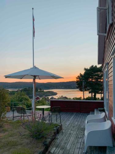 Viesnīcas āriene, Idyllic Cabin With Sea View On Peaceful Island in Gjeving