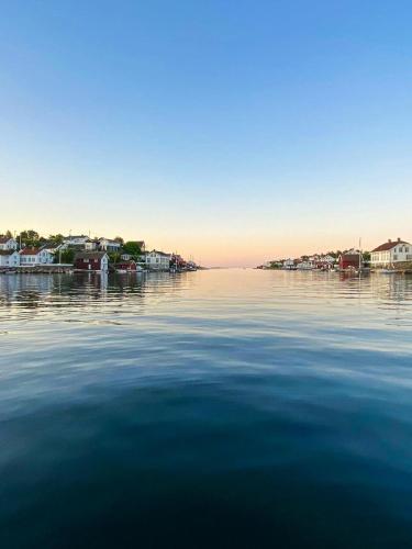 Viesnīcas āriene, Idyllic Cabin With Sea View On Peaceful Island in Gjeving