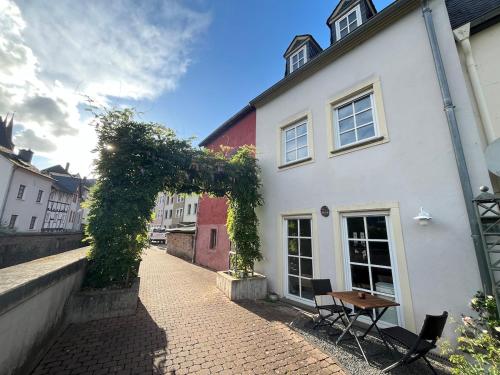 Haus direkt an der Saar - Altstadt - Flussblick in Saarburg, Deutschland