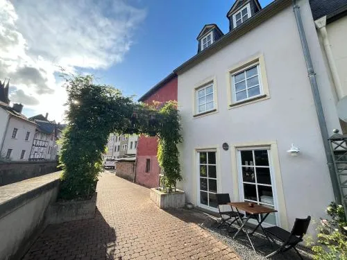 Haus direkt an der Saar - Altstadt - Flussblick in Saarburg, Deutschland
