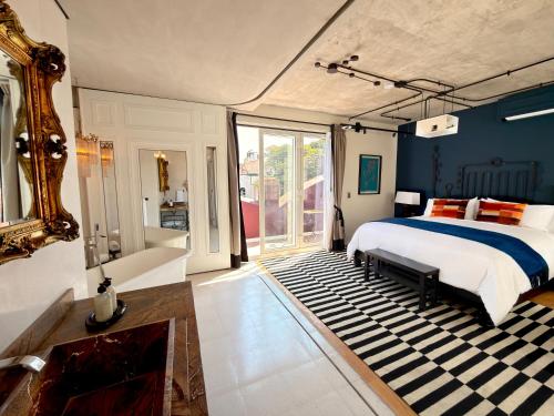 room detail thumbnail 1