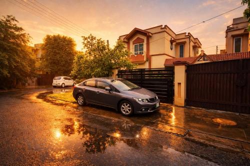 Haven Eden Villa, Lahore - 4BR Holiday Home with Lawn, BBQ – khách sạn tại Wapda Town