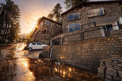 Haven Lodge Khaira Gali by Haven Holiday Homes - 4BR Mountain Home with Balcony Views in Ayubia