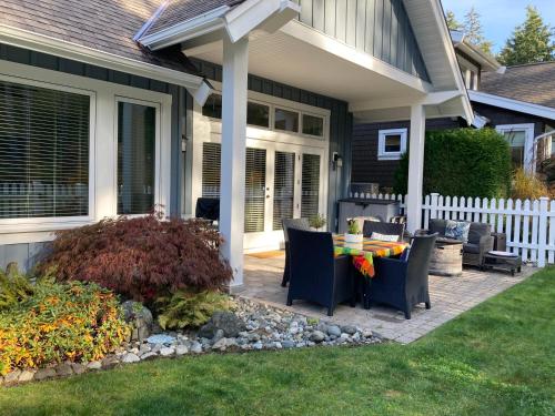 Qualicum Landing Coastal Cottage in Qualicum Bay (BC)