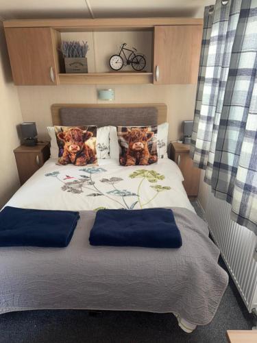 3 bedrooms, 7 beds