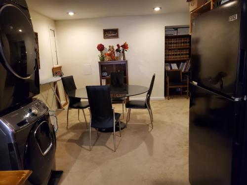 Private 2BR Guest Suite in Woodbridge in 伍德布里奇市中心