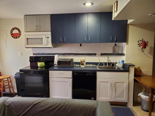 Private 2BR Guest Suite in Woodbridge in 伍德布里奇市中心