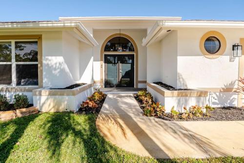 Luxury Equestrian Home Golf Cart to WEF in Wellington