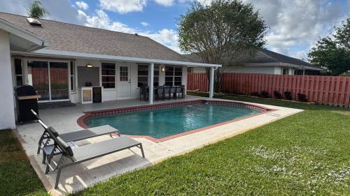 Luxury Equestrian Home Golf Cart to WEF in Wellington