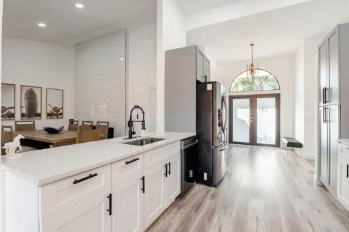 Luxury Equestrian Home Golf Cart to WEF in Wellington