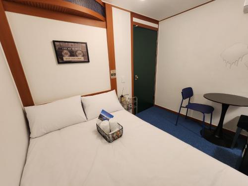 room detail thumbnail 0