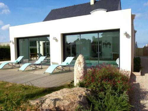 Luxurious Villa with Indoor Pool in Plouneour-Trez France gîte à louer GITE, CHAMBRE D HOTE, LE REPOS DU PECHEUR ,PLOGOFF