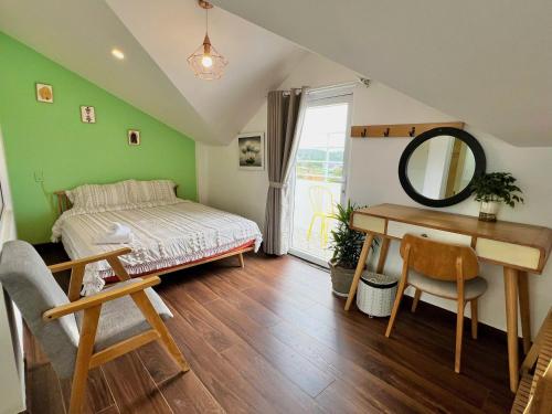 room detail thumbnail 0