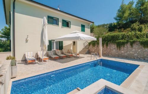 Family friendly house with a swimming pool Splitska, Brac - 25269 – khách sạn tại Splitska
