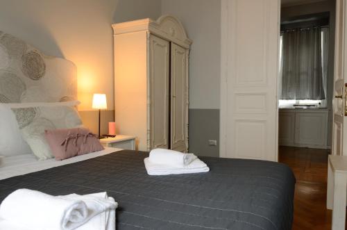 Double Room with Private External Bathroom image 9