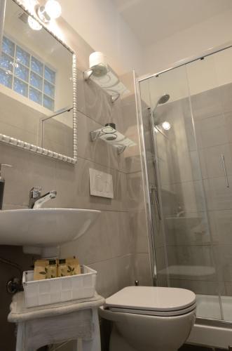 Double Room with Private External Bathroom image 4
