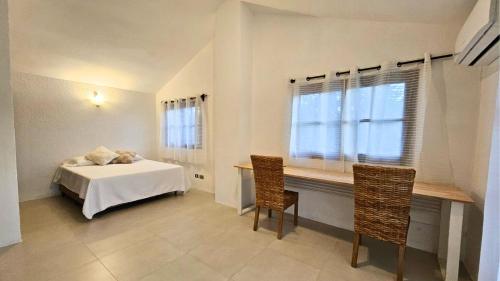Casa a 1 cuadra de Playa Mansa Piscina y BBQ - image 2