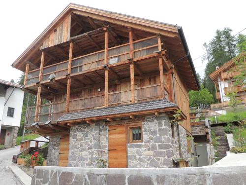 Luxurious Chalet in Colmean Italy with Sauna, Pension in Canale dʼAgordo