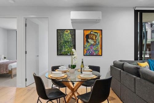 Spacious 2BR | Flemington Racecourse Views & Pool in Flemington