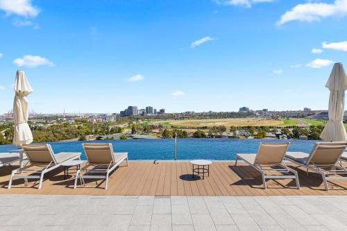Spacious 2BR | Flemington Racecourse Views & Pool in Flemington