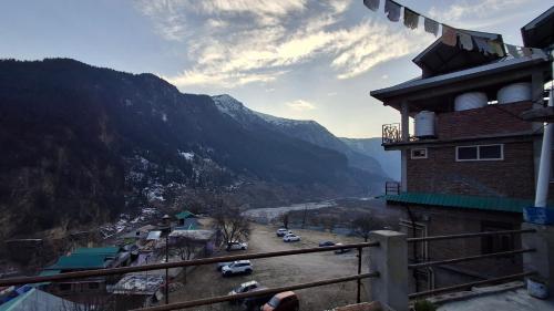 Erkély/terasz, The Sangla Chalet Homestay in Sangla