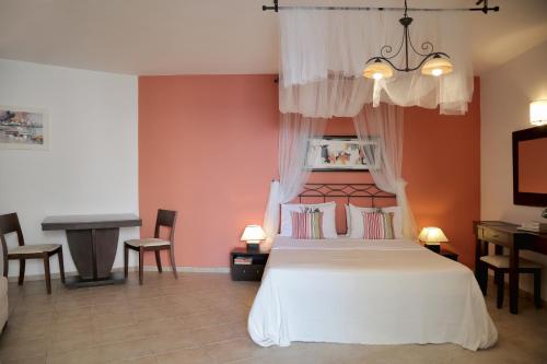 Yalis Hotel - image 8