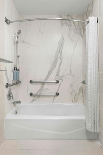 Courtyard by Marriott Fishermans Wharf - image 22