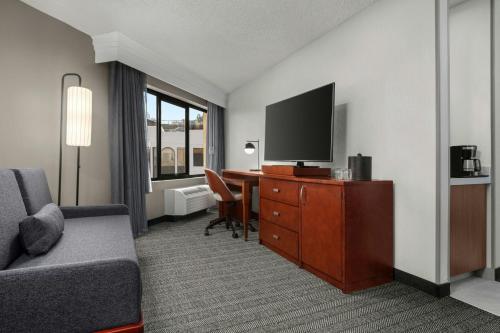 Courtyard by Marriott Fishermans Wharf - image 28