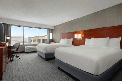 Courtyard by Marriott Fishermans Wharf - image 25