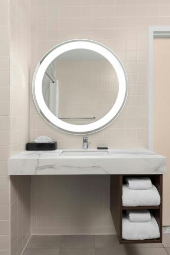 Courtyard by Marriott Fishermans Wharf - image 31