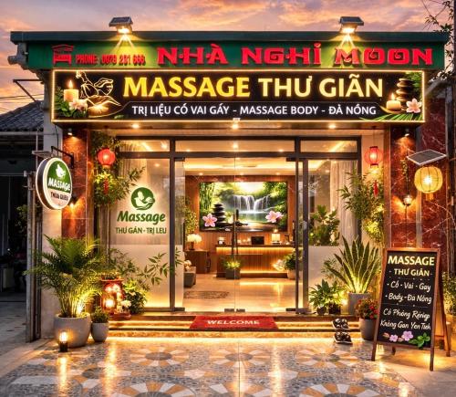 Moon Hotel ,taxi ,trek & Spa in Lao San Chay