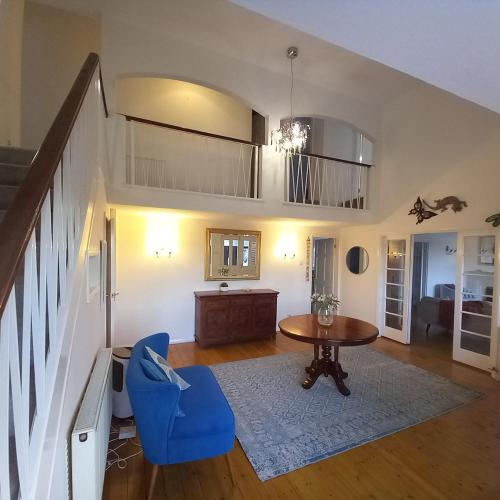 Beautiful, Large, 4 double bedroom home in a quiet conservation area, Sleeps 8, Free parking, – khách sạn tại Sherwood