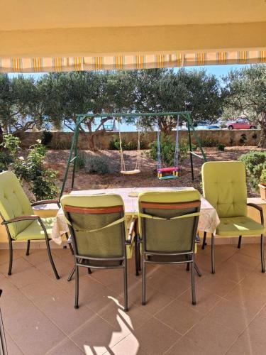 Apartment in Vinišce with Seaview, Balcony, Air condition, WIFI (4752-2), Vinišće