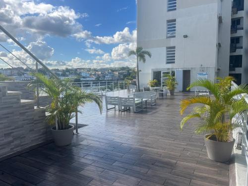 Apartamento con Vista a la Marina San Soucí y Balcón con Vista a la Zona Colonial - image 3