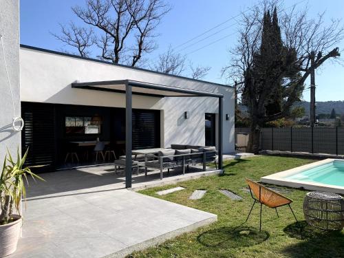 Villa les Deux Chênes (Villa les Deux Chenes) in Saint-Marcellin-les-Vaison