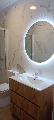 康斯坦丁諾阿爾旅舍 (Albergue Constantino AL) in 帕雷德斯德高拉