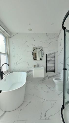 Fulham Hestercombe House by Viridian Apartments - image 11