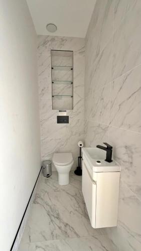 Fulham Hestercombe House by Viridian Apartments - image 9
