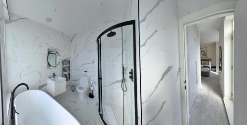 Fulham Hestercombe House by Viridian Apartments - image 12